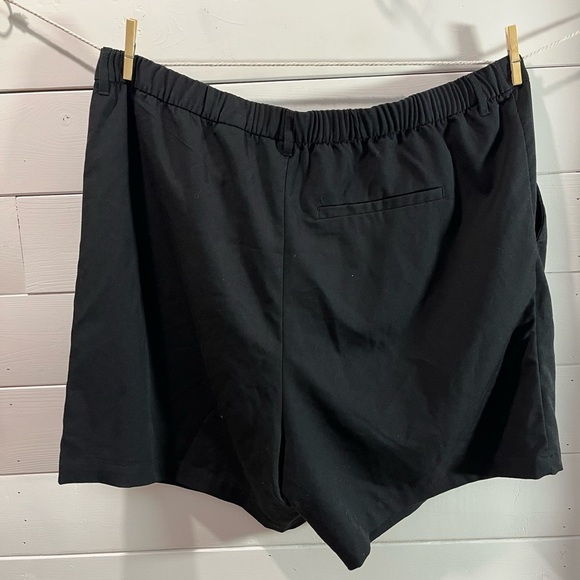 H&M – 3XL – Black Pleated Shorts - Picture 4 of 6